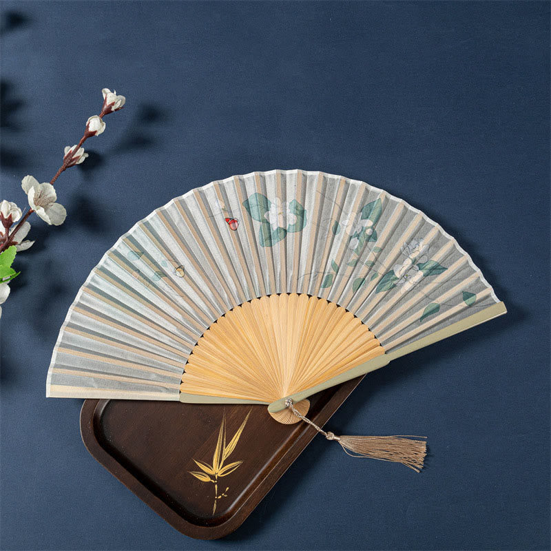 Faltbarer Handfächer aus Seide und Bambus mit Buddha-Motiven, Lotus, Begonie, Blume und Jasmin – 21 cm