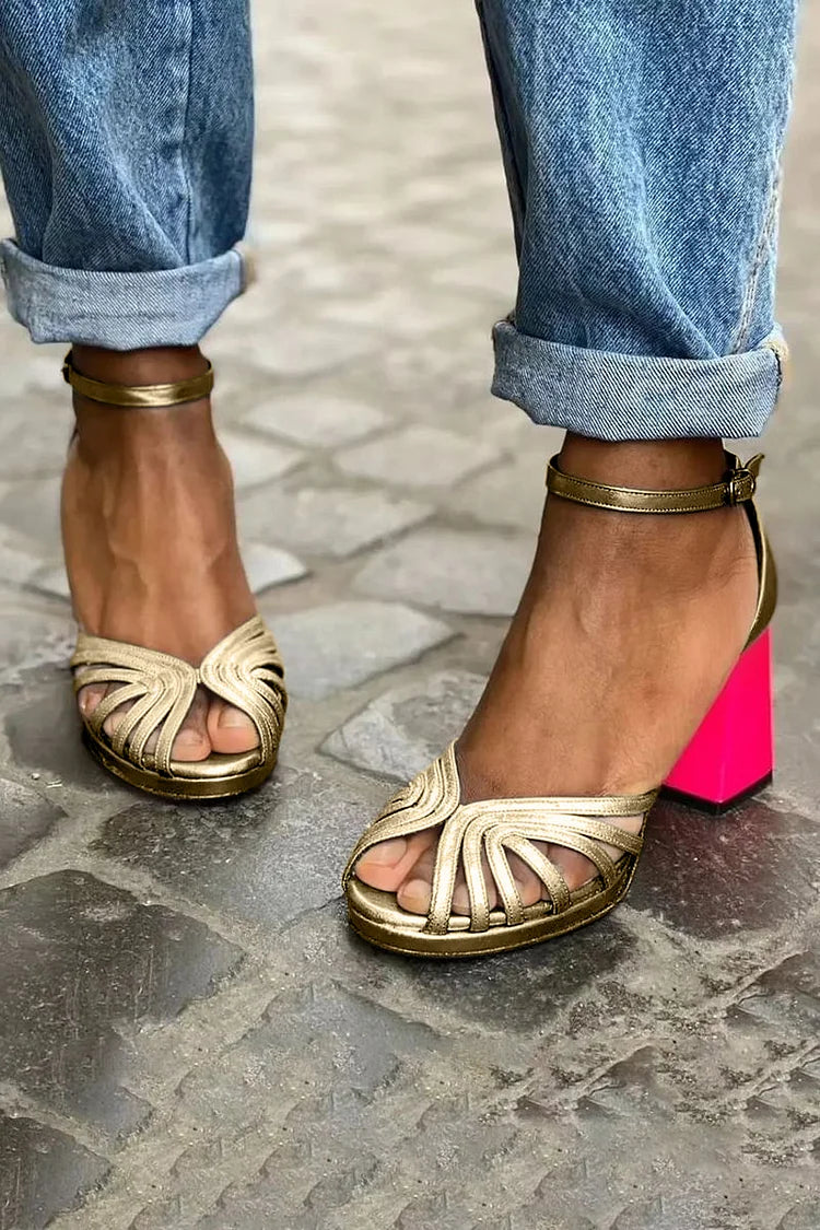 Sandalen mit breitem Absatz, Cut-Out-Design, Peep-Toe und Knöchelriemen