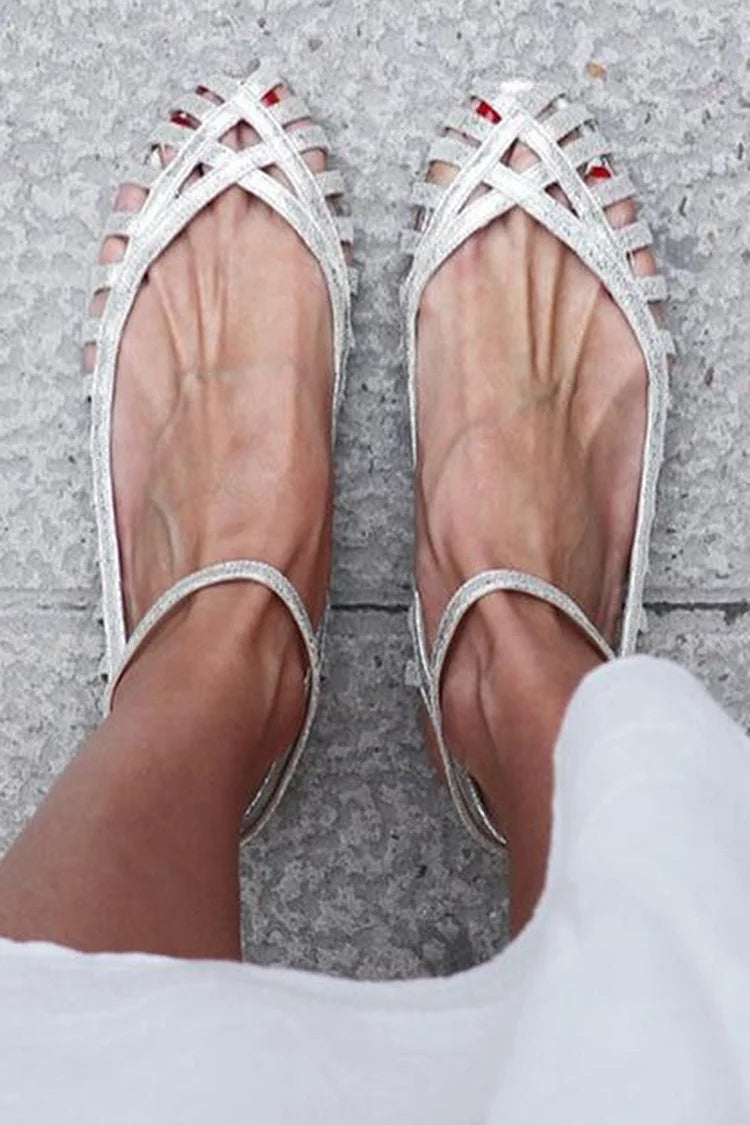 Silberne Cut-out Sandalen mit runder Spitze und Knöchelriemen