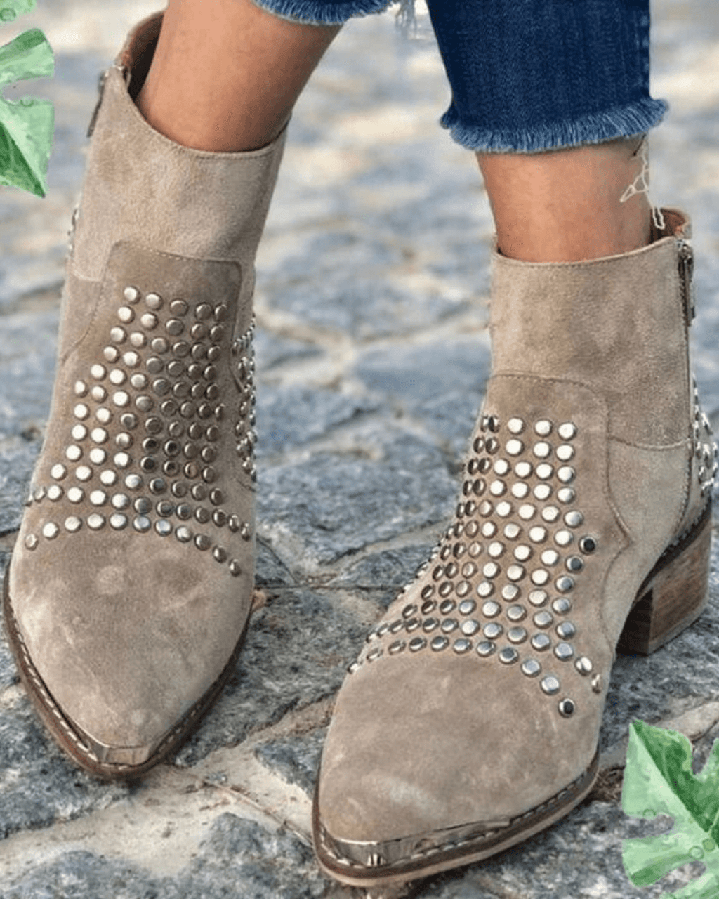 Chunky Wildlederstiefel mit spitzem Zehenbereich und Nietenakzenten