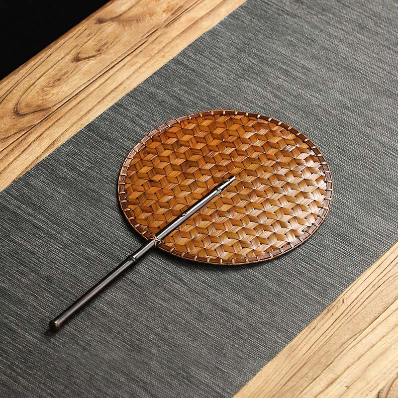 Handgefertigter runder ovaler Fächer im chinesischen Stil aus Bambus mit langem Griff und Buddha-Motiv