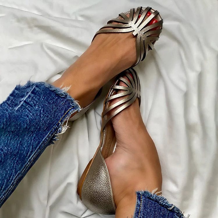 Ballerines découpées brillantes en simili cuir à bout rond