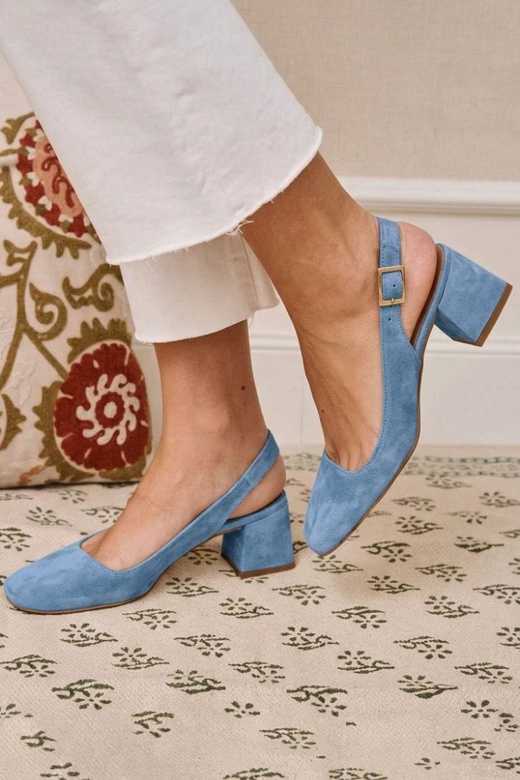 Escarpins kaki à bride arrière avec boucle et bout carré épais