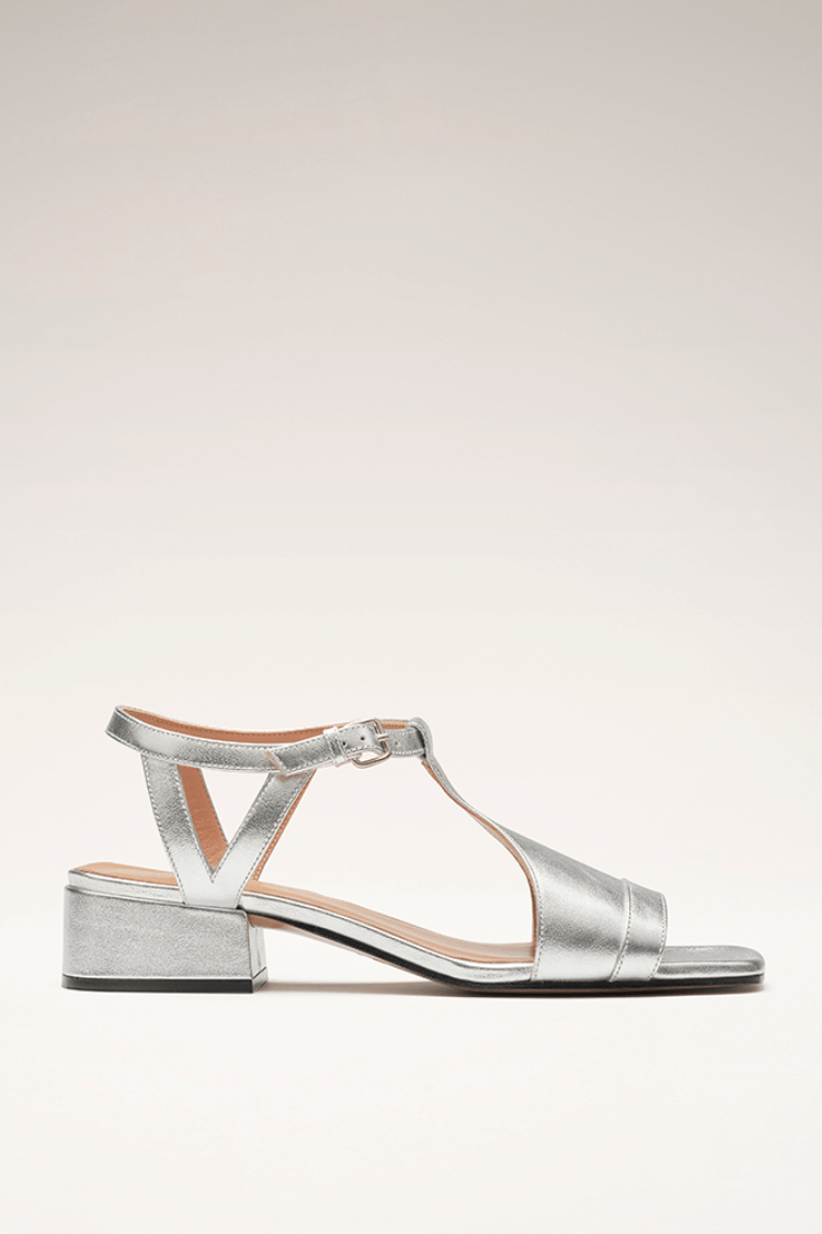 Sandalen mit Kreuzriemen und niedrigem Blockabsatz