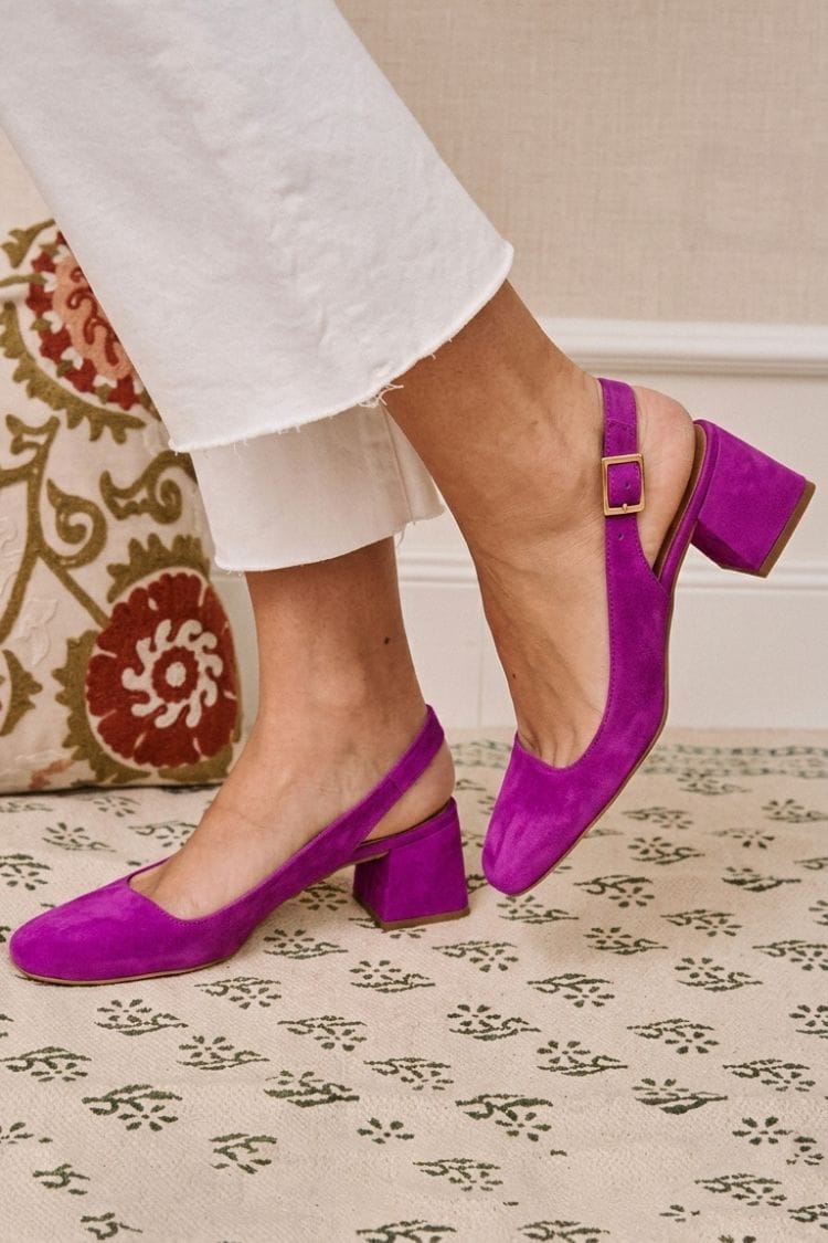 Escarpins kaki à bride arrière avec boucle et bout carré épais