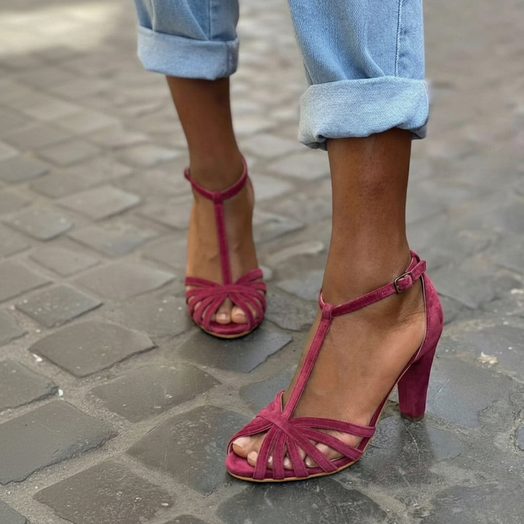 Bordeauxfarbene Suede-Sandalen mit T-Riemen und breitem Blockabsatz
