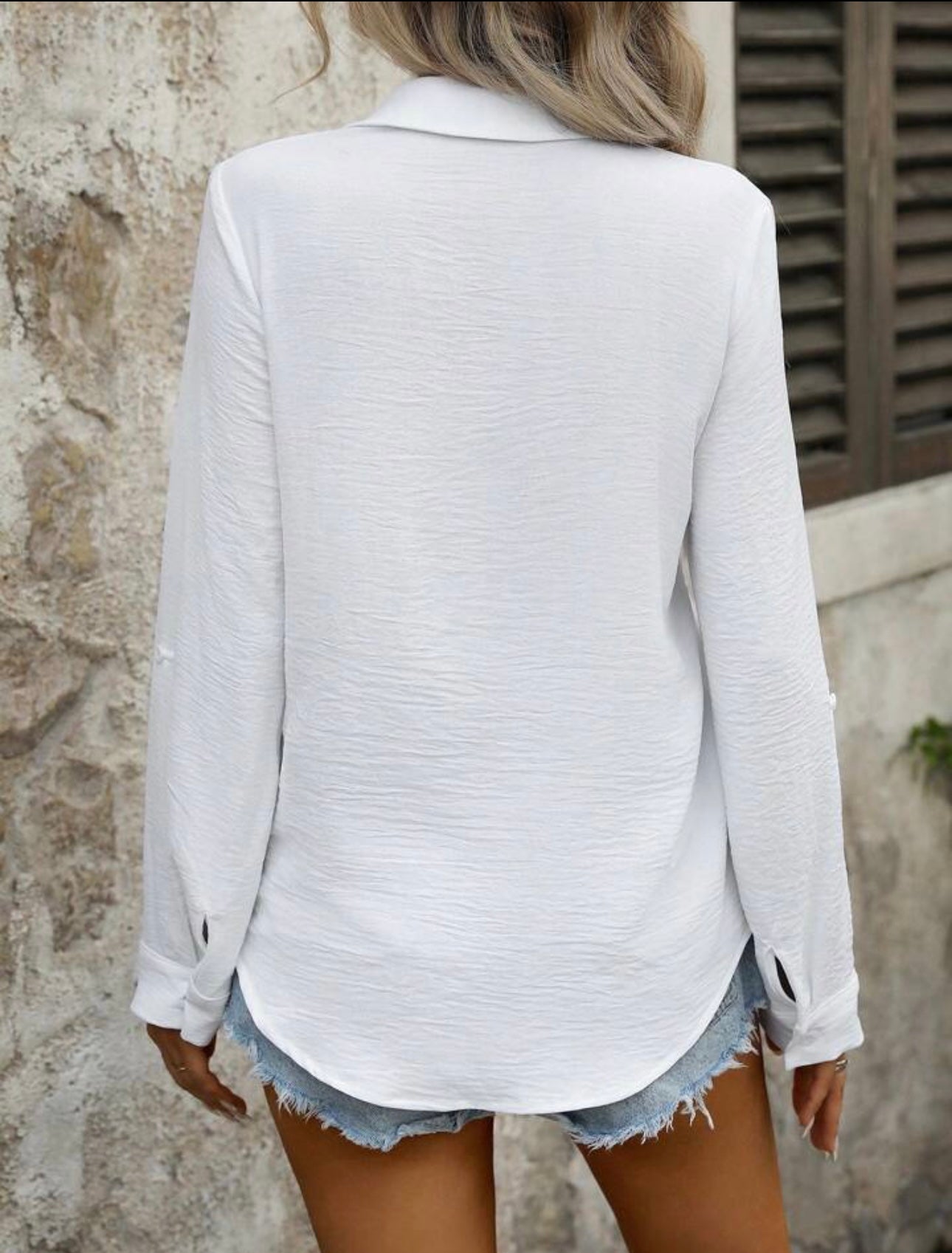 Chemise femme classique en lin avec détails boutons