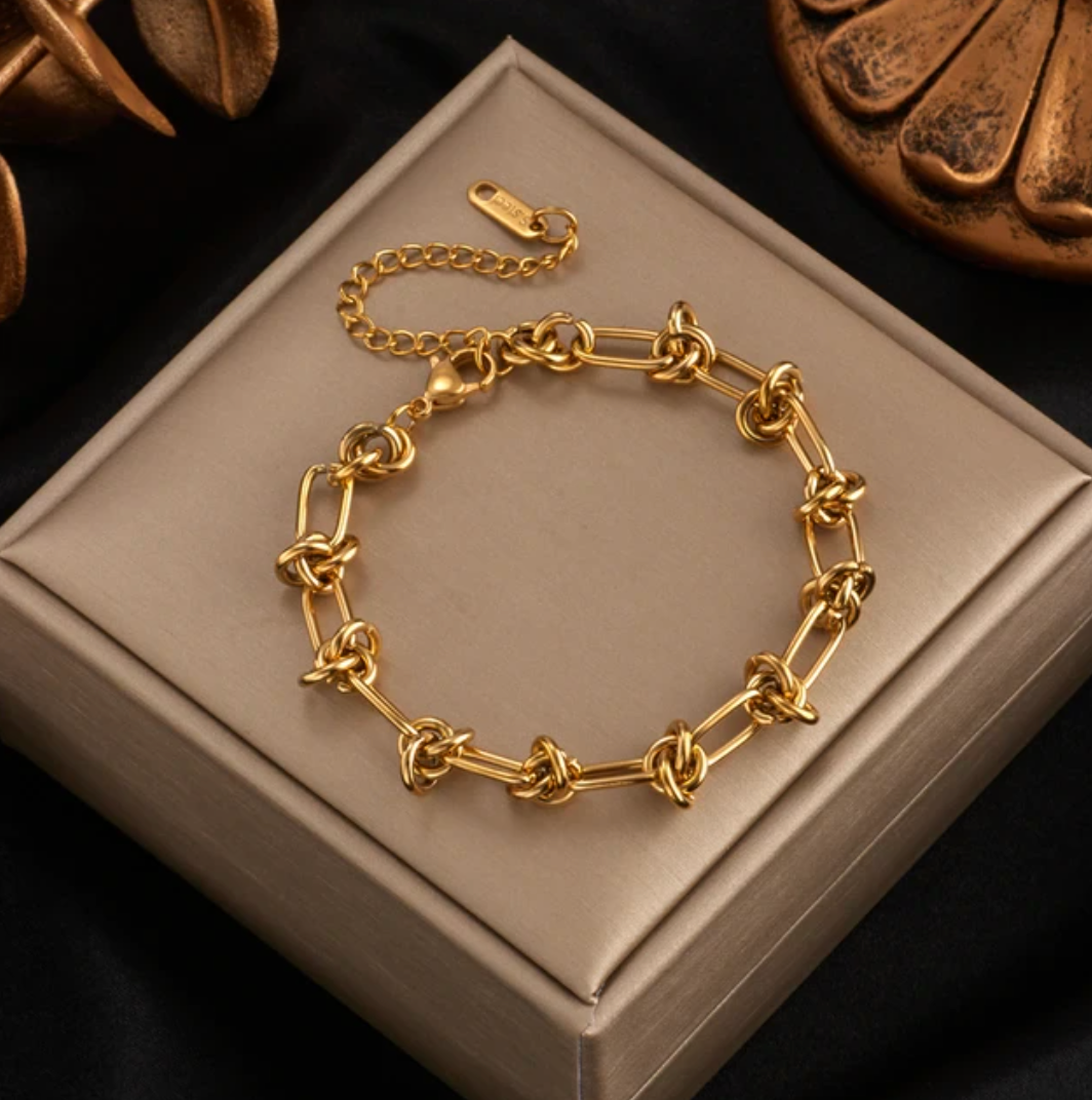 18-Karat-Goldplattiertes Armband mit modernistischer Kette