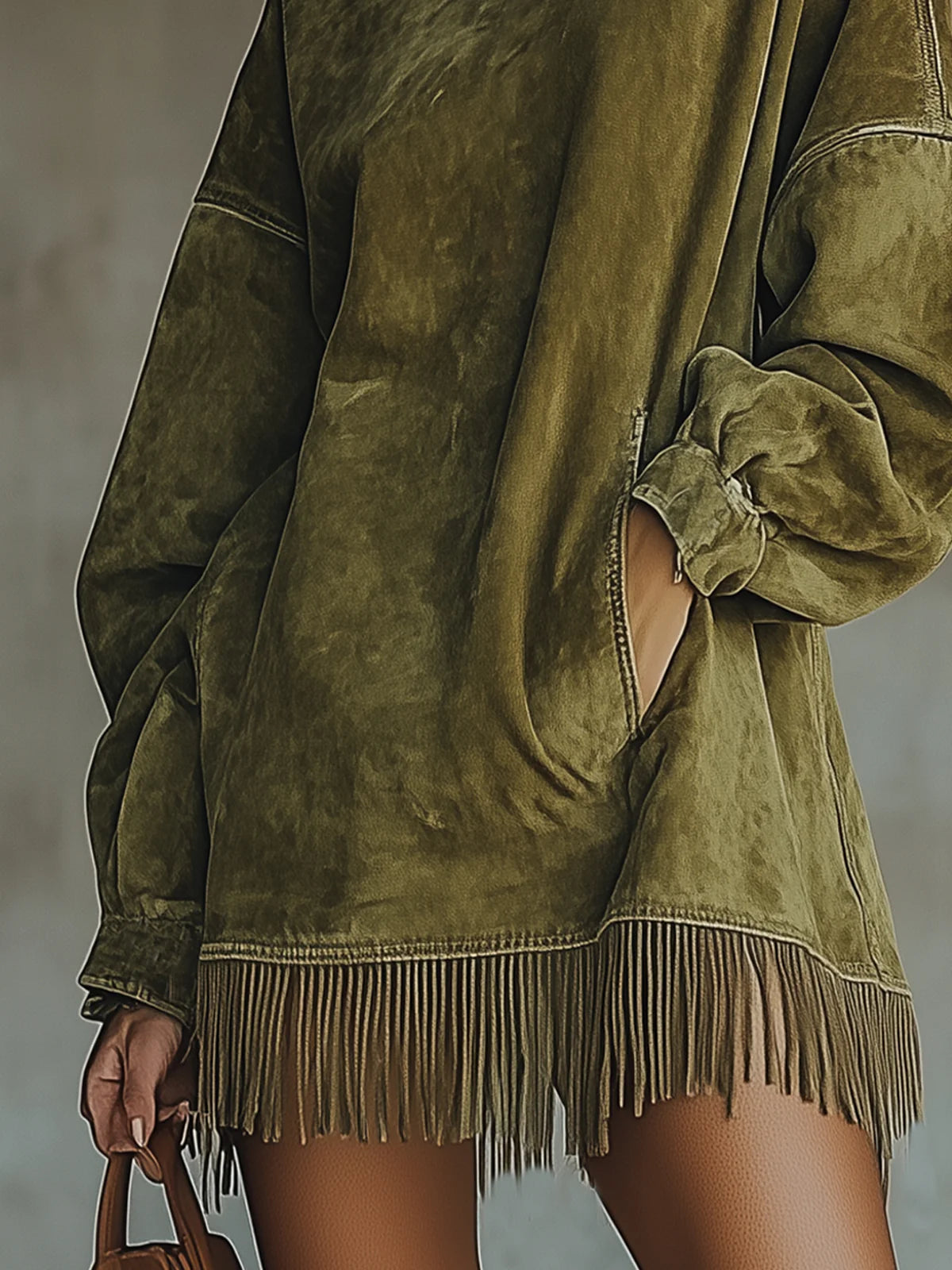 Gabrielle | Wildlederkleid mit Stehkragen und Fransen-Details