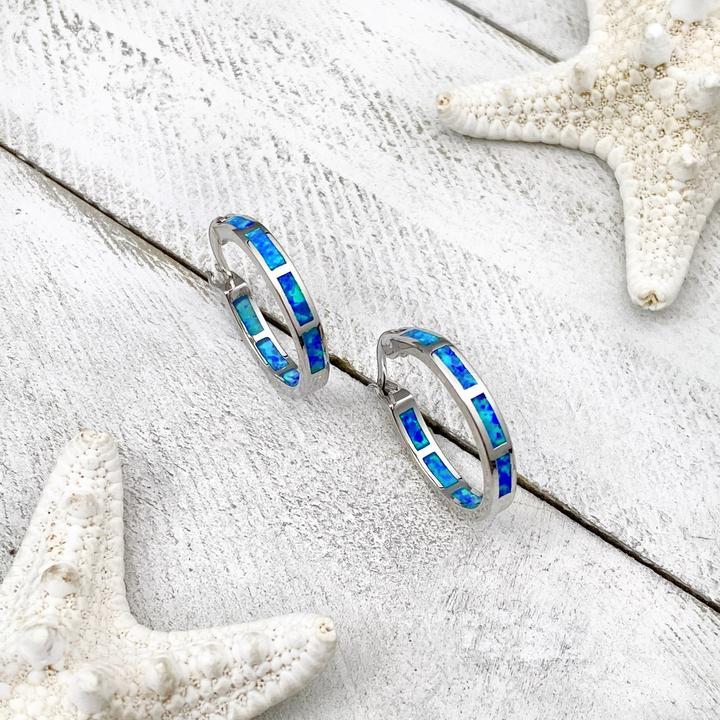 Elegante ozeanblau inspirierte Creolen aus Silber mit Opal