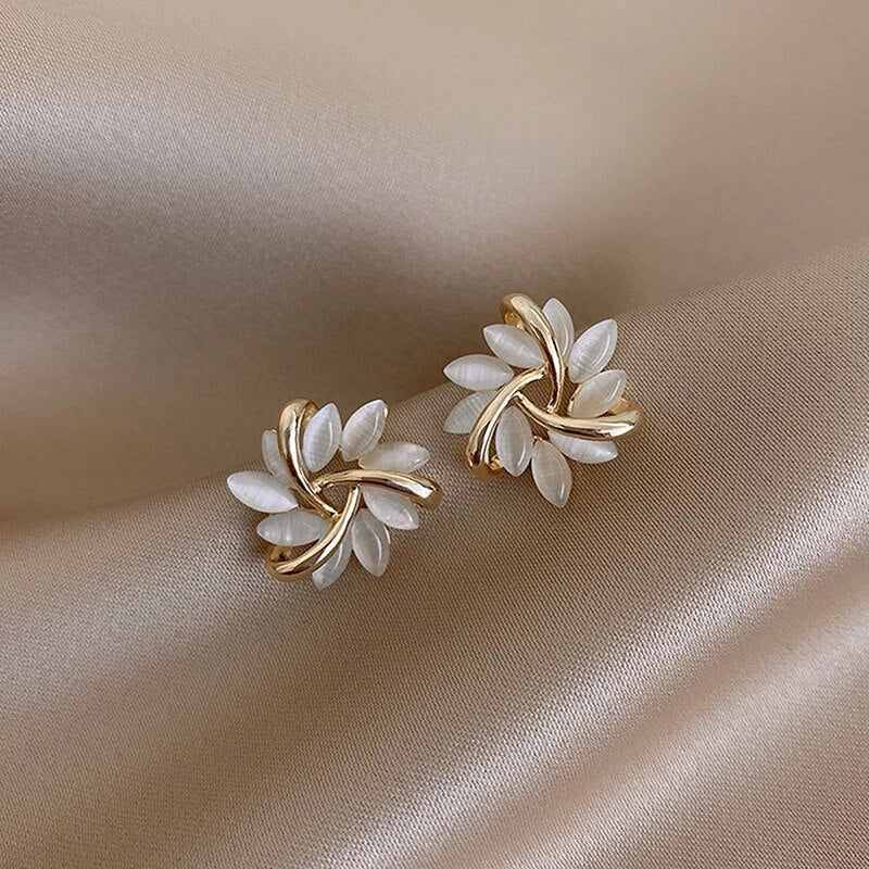 Elegante Gold- und Silber-Steckerohrringe