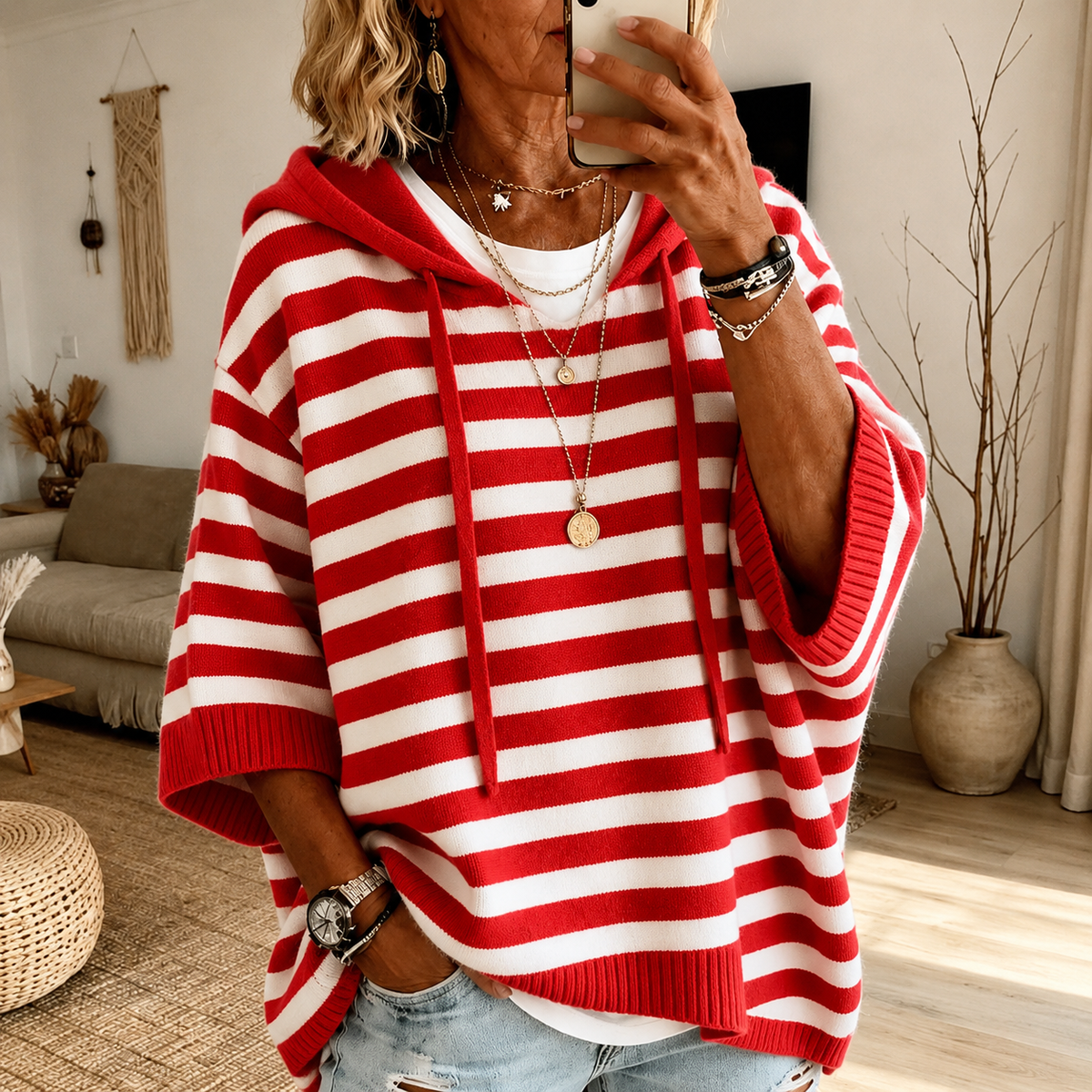 Carla – Poncho-pull douillet à rayures rouges