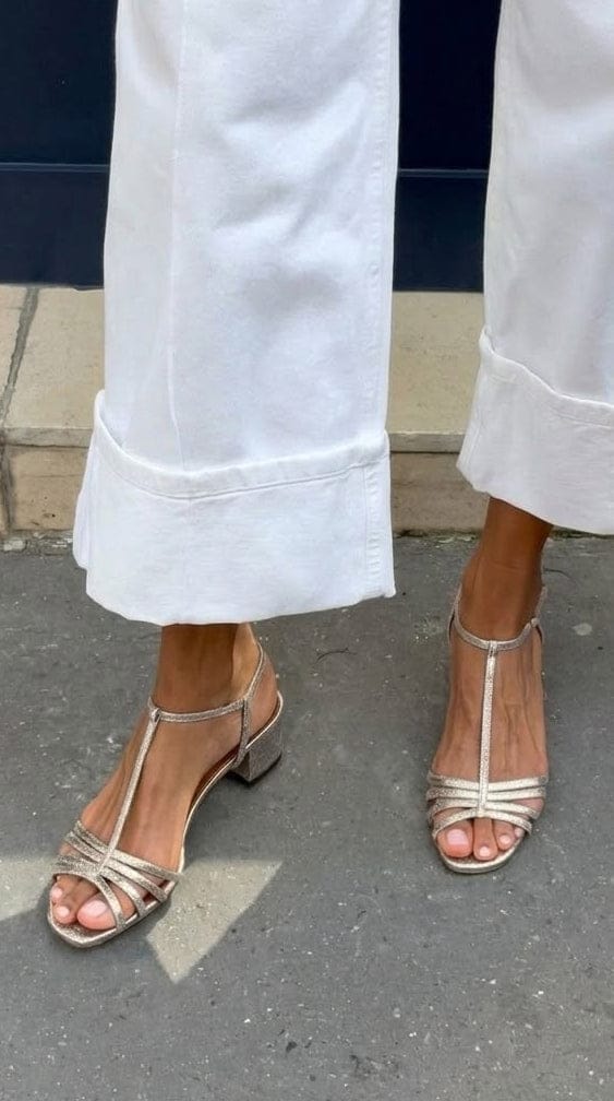 Sandales à brides en T métallisées avec boucle et talon carré