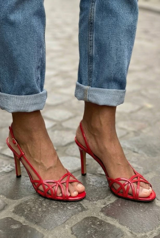 Offene Slingback-Sandalen mit Stiletto-Absatz und gekreuzten Riemen