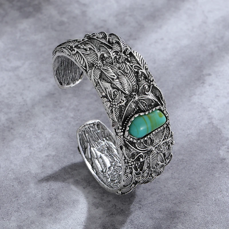 "925er Silberarmband mit Vintage-Türkisstein" könnte umformuliert werden als: "Vintage-Türkisstein-Armband aus 925er Silber".