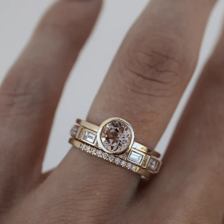 Vintage-Goldring mit integriertem Kristall